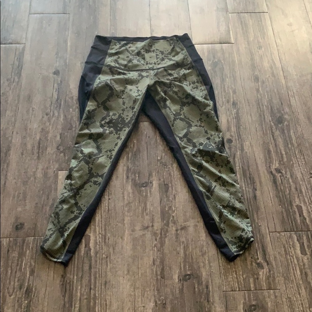 Lululemon Beyond Boudaries Legging